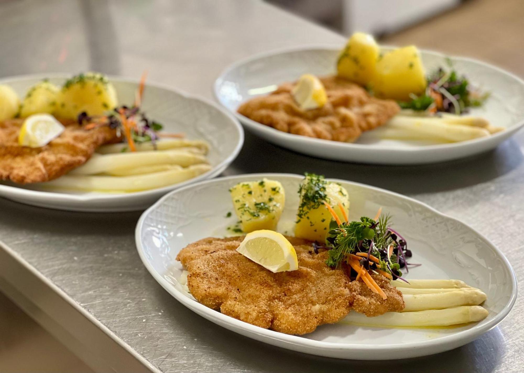 Traditionsgasthaus Goldener Loewe Riesa Restaurant & Pension Zewnętrze zdjęcie