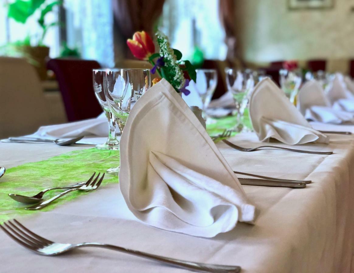 Traditionsgasthaus Goldener Loewe Riesa Restaurant & Pension Zewnętrze zdjęcie